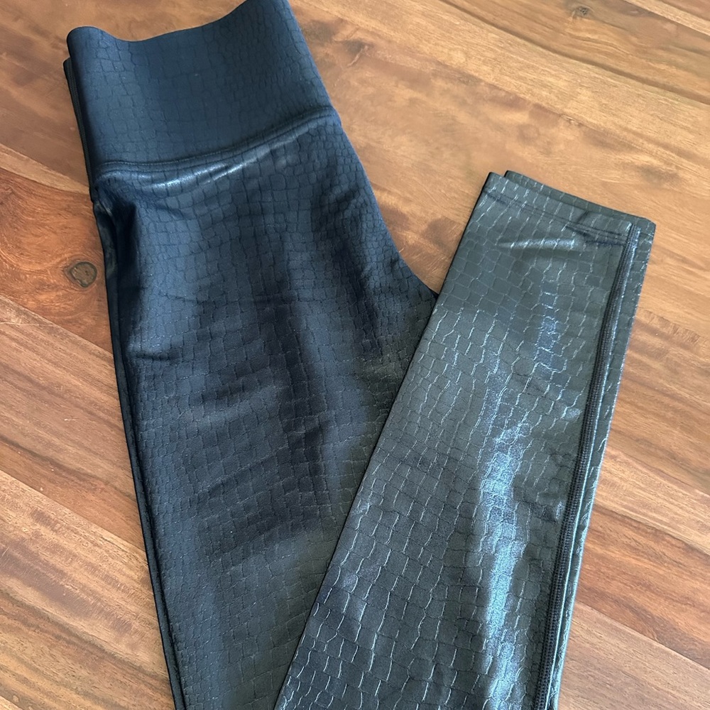 Glossy Snakeskin Black Leggings Size Small *Never worn*